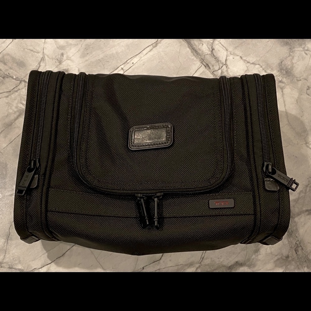 NWOT Black TUMI Alpha3 Nylon Hanging Travel Kit